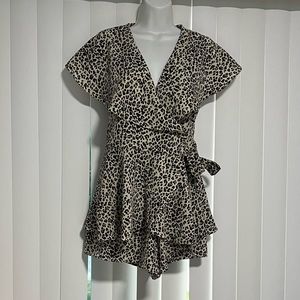 Romper NWT Main Strip small animal print wrap style open romper B9-61